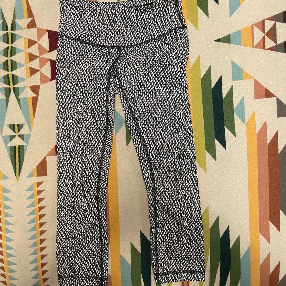 Lululemon size 2 cropped leggings
